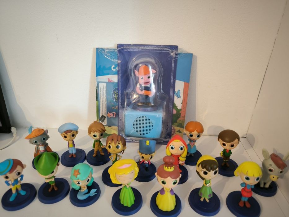 Boxa audio litera sigilată și lot de figurine fără cărți