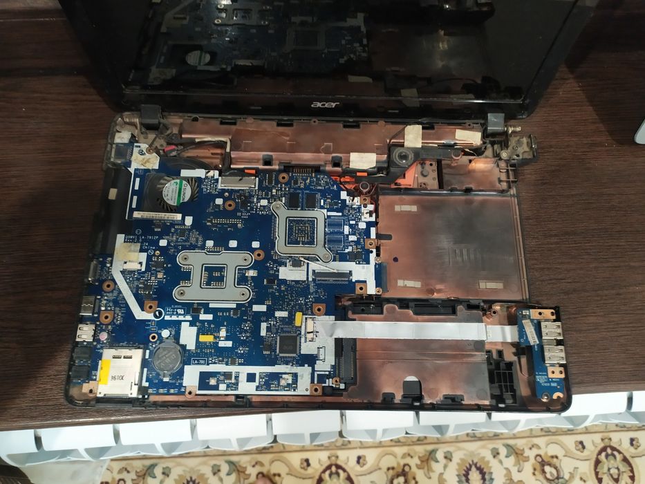 Ноутбук acer aspire e1