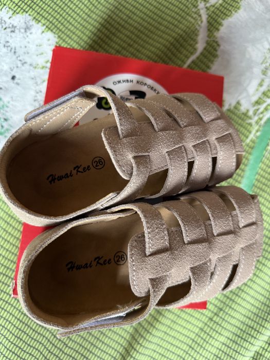 Продам сандалии детские новые