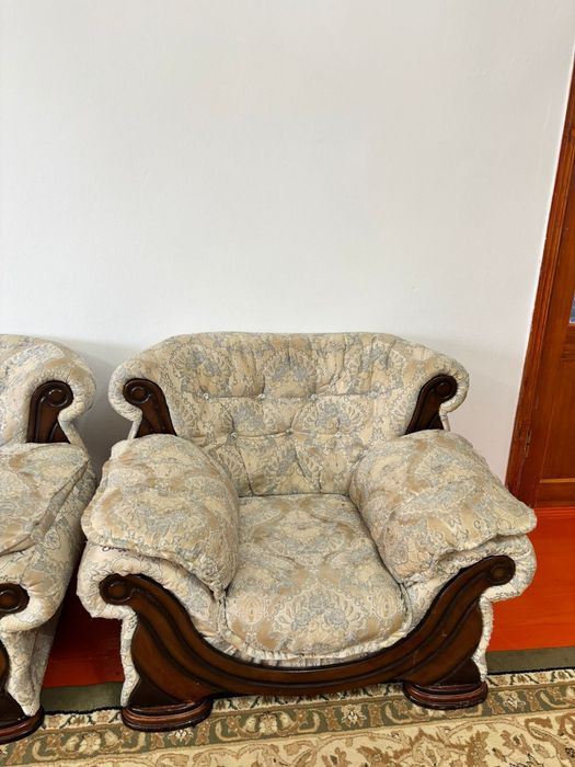 Диван ұстанған б/у