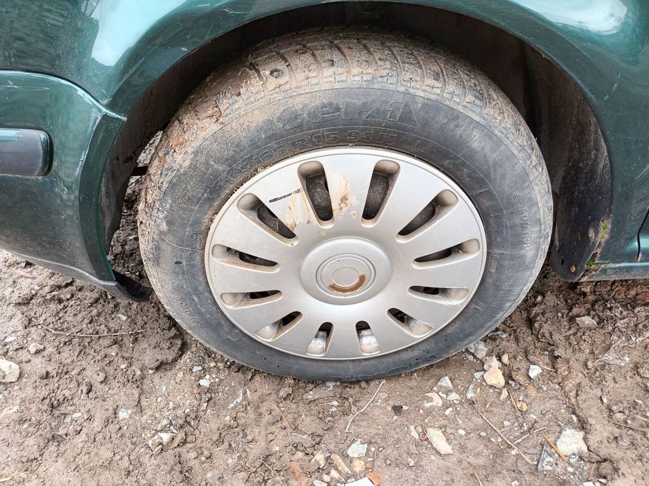 Dezmembrari  VW GOLF 4  1997  > 2006 1.4 16V Benzina