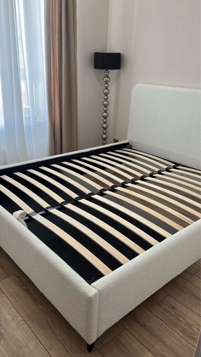 Кровать новая без матраса