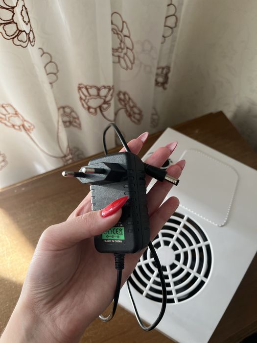 Вытежка для маникюра