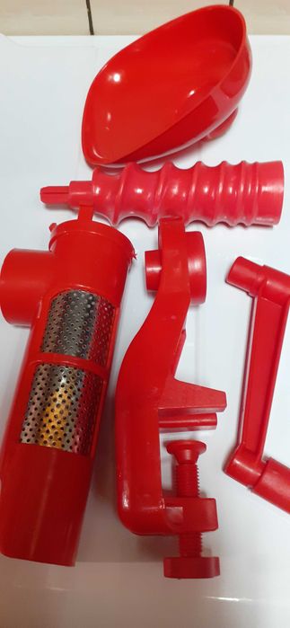 Приспособление за мелене на домати