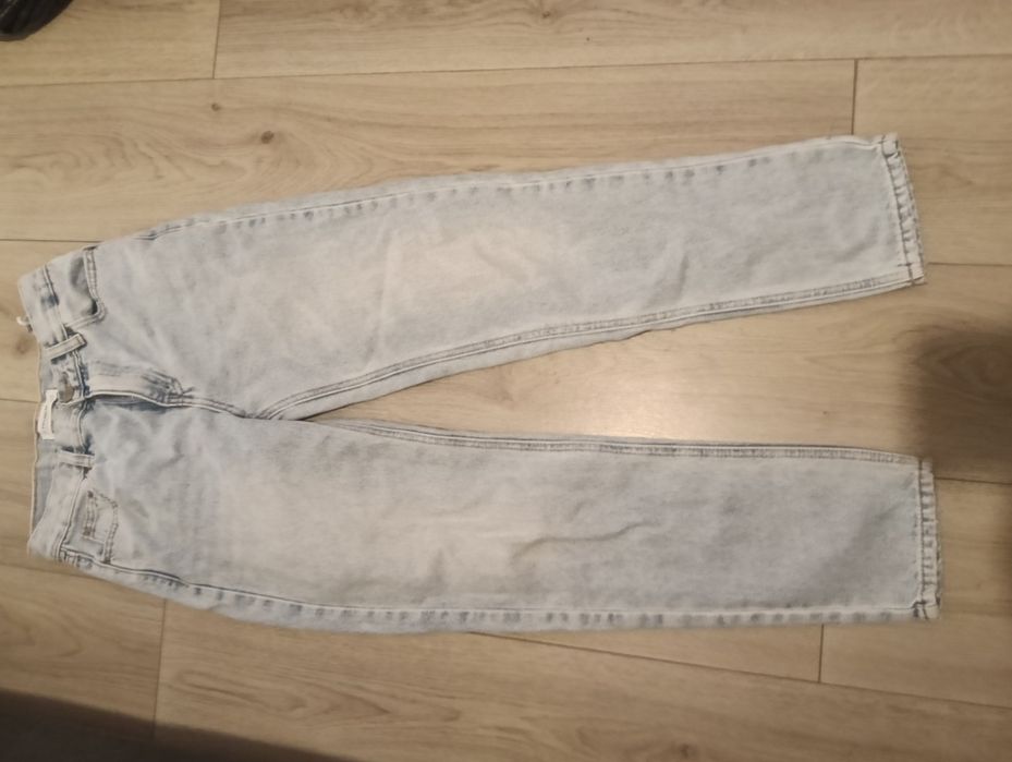 3 perechi Blugi Damă mărimea 34 in stare foarte bună. La 40 lei bucata.
