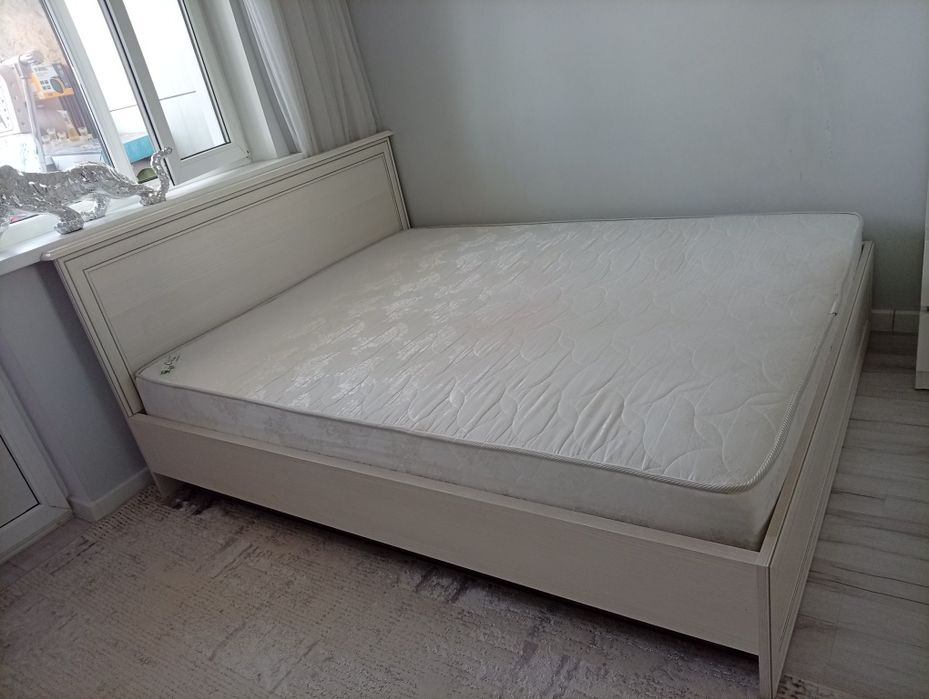 Продам двухспальную кровать