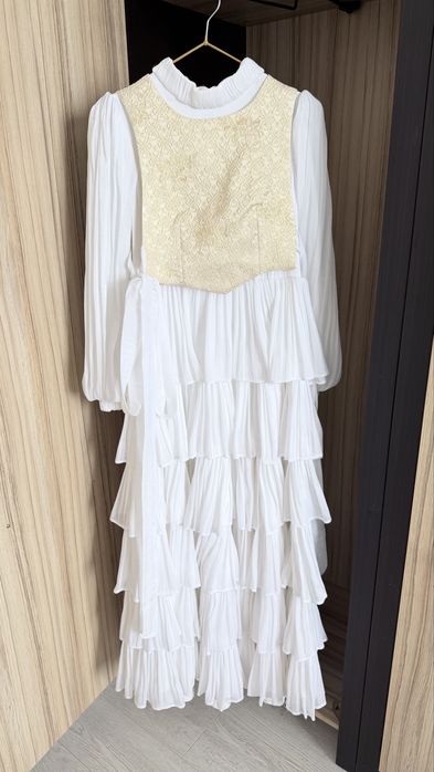 сән үйінің киімдерін сатамын