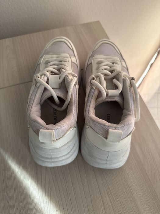 Кроссовки 36 размер. Одевала 3 раза