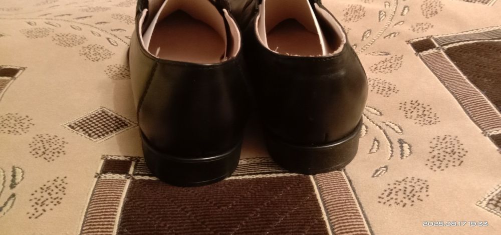 Продам че́рные кожаные туфли