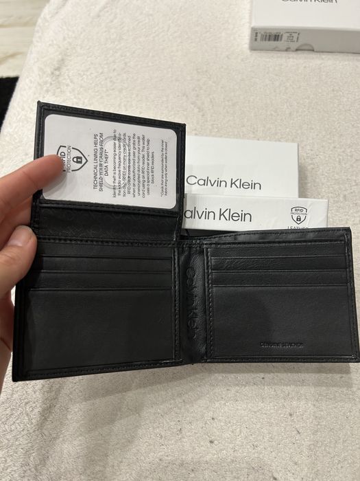 Портфейли Michael Kors и CK и Guess