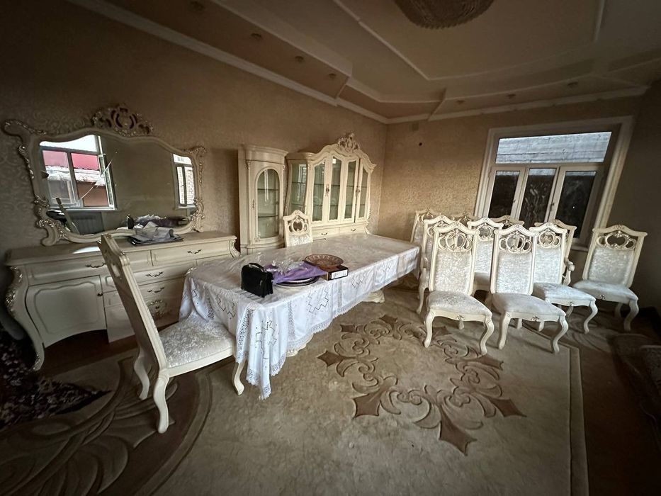 Продаётся китайский комплект спальный гарнитур гостиная стол стул всё