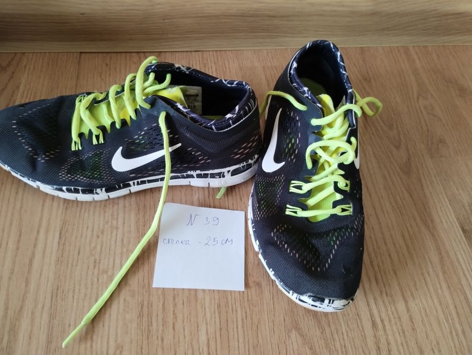 Продавам маратонки няколко размера