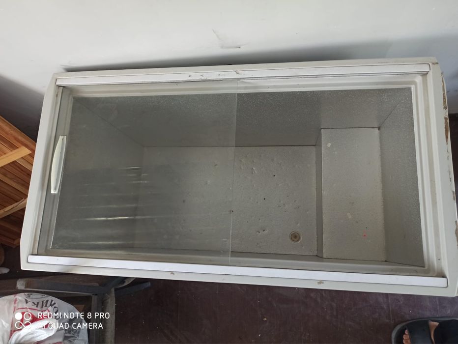 Продам морозильник и кассу для магазина