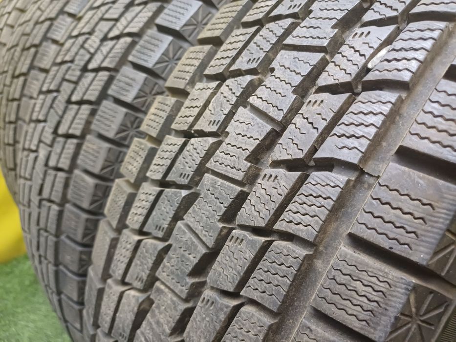 Шины 225 65 R17 Goodyear комплект.