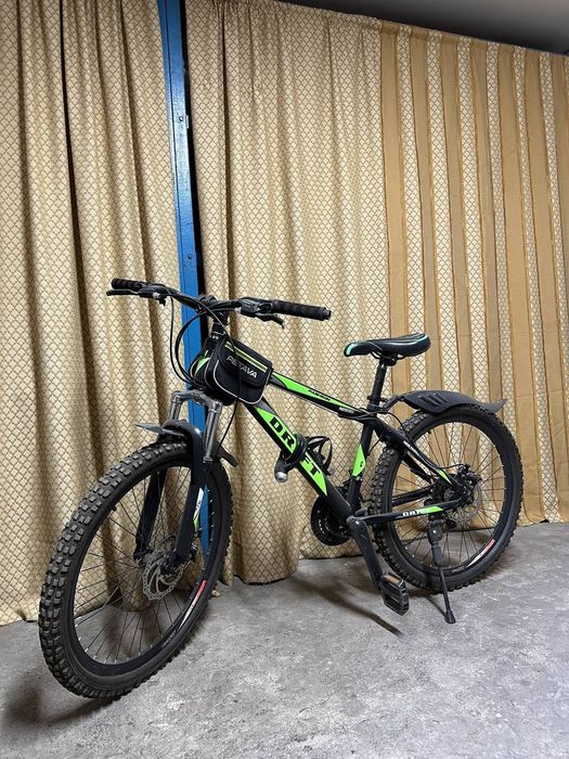 Велосипед зеленный.