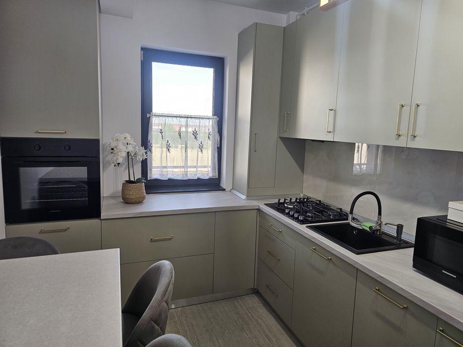 Inchiriez apartament 2 camere decomandat
