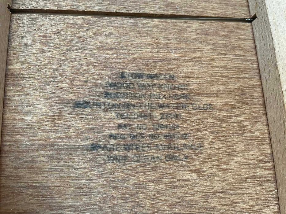 Красива дъска за сирена от Англия с пеперуда