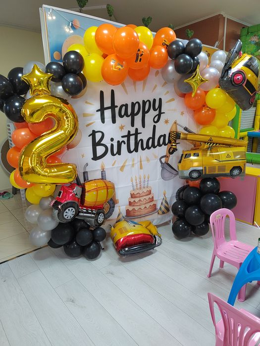 Украса с балони на тема камиони