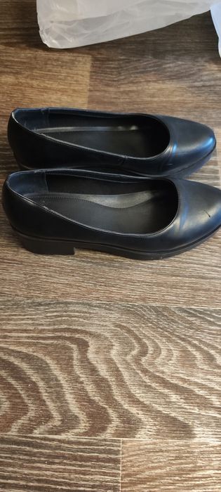 Отдам  черные туфли