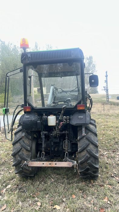 Tractor cu încărcător