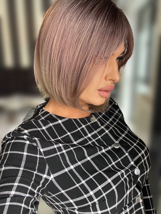 Peruca scurta -bob blonda / nuantat cu mov -violet