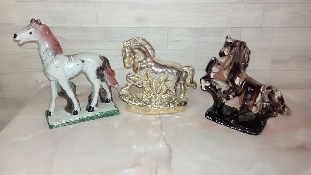 cal bibelou din ceramica