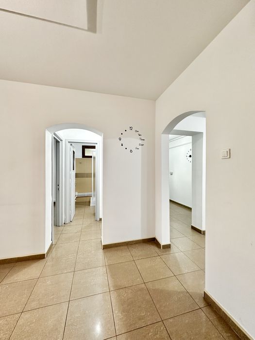 SPAȚIU COMERCIAL/ BIROURI  -  750 euro / 52 mp – Parter cu acces stradal, vis-à-vis de City Park Mall