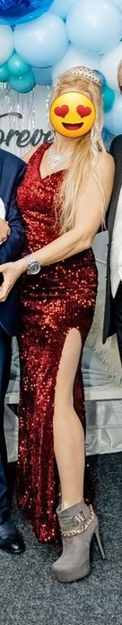 Vand rochii superbe noi si una folosita o data( cea din poza )diverse