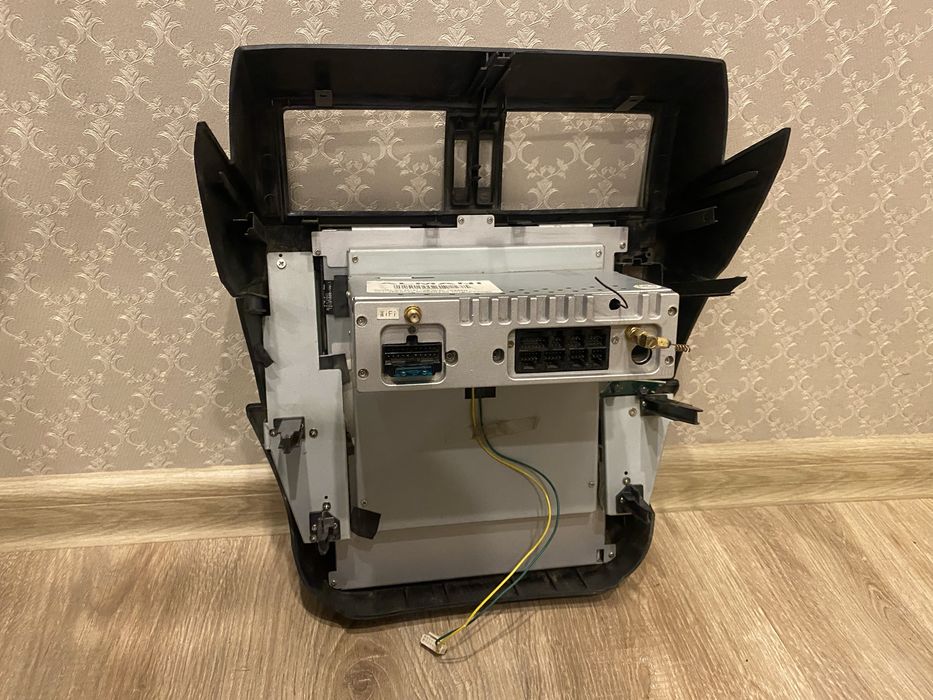 * Toyota PRADO 150 монитор 12 дюйм не включается требуется ремонт