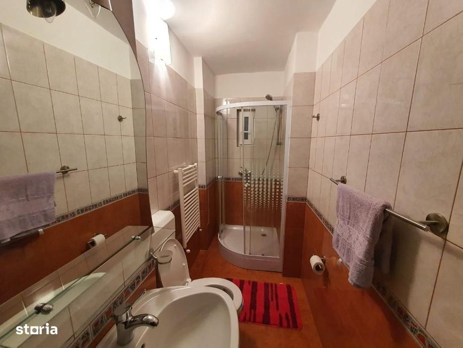De vanzare Apartament 4 camere cu scara interioara, zona Centru.