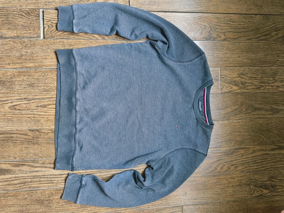 Tommy Hilfiger оригинална блуза М размер