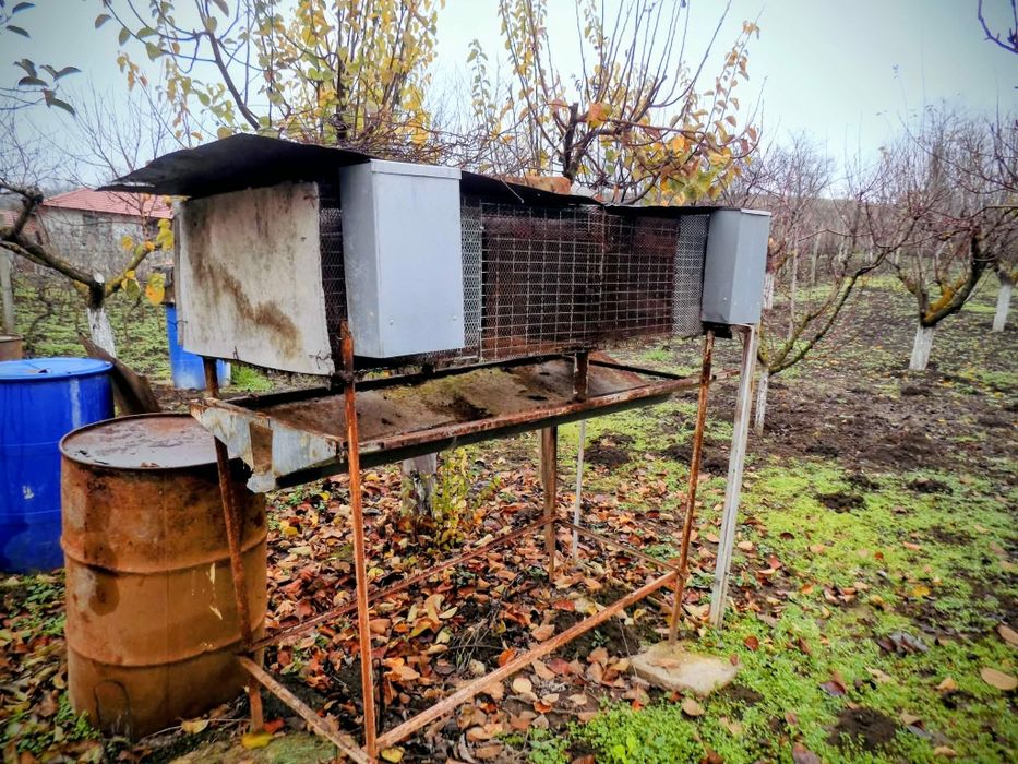 Продава се зайчарник