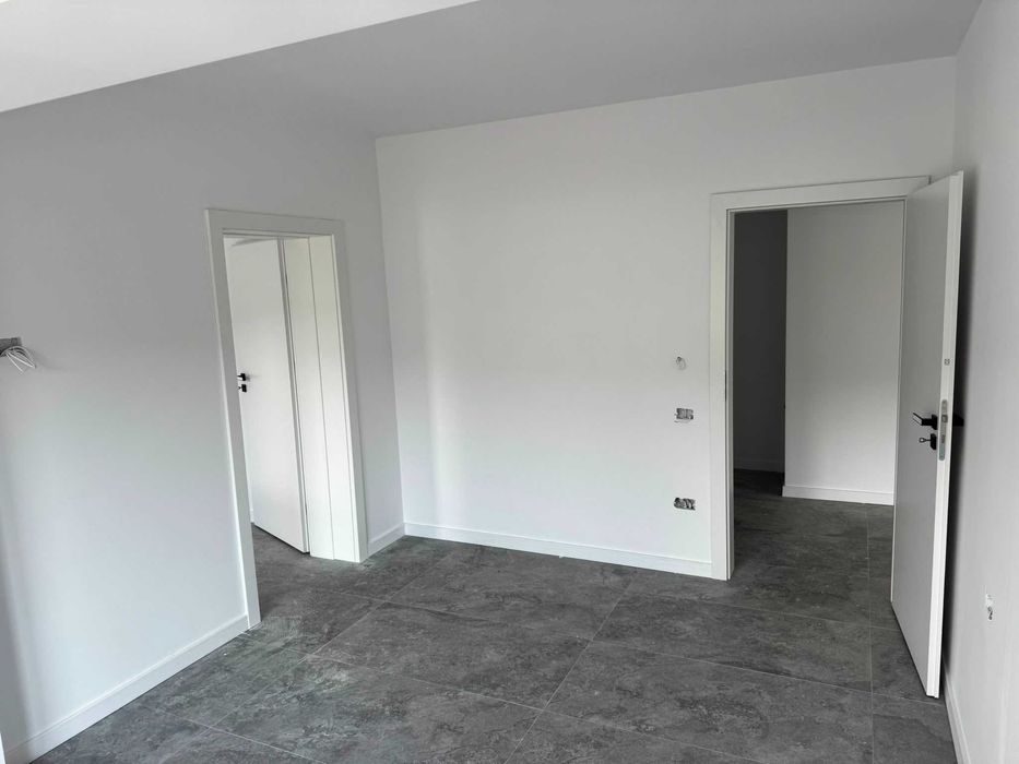 Apartament cu 3 camere de vanzare, predare la cheie, etaj 2, Rm Valcea