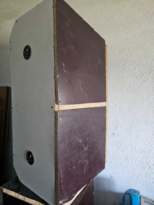 2 бр. 15" басови говорители – 150W, 8 Ohm + кутия подарък