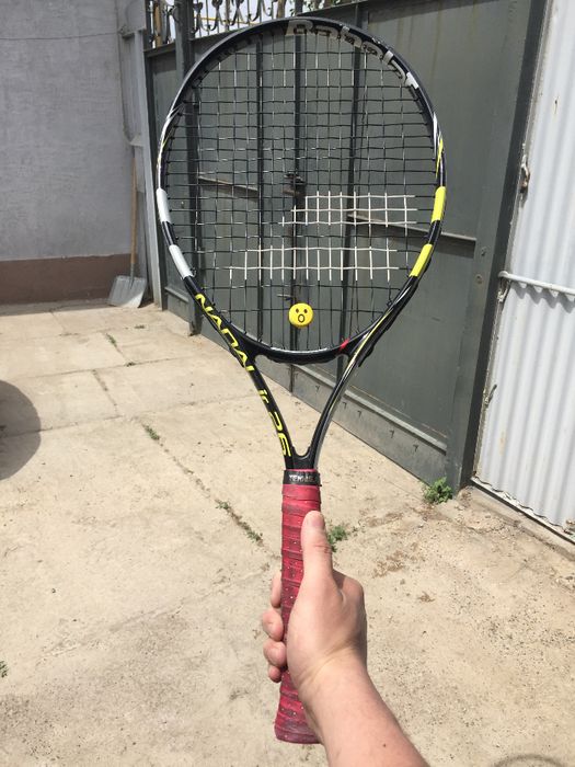 теннисная ракетка