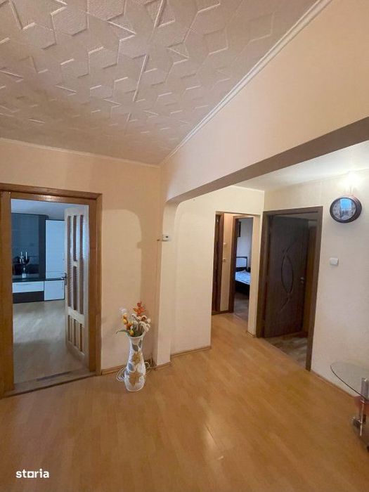 Apartament de vanzare, cu 3 camere decomandat, 68 mp, parter, zona Pas