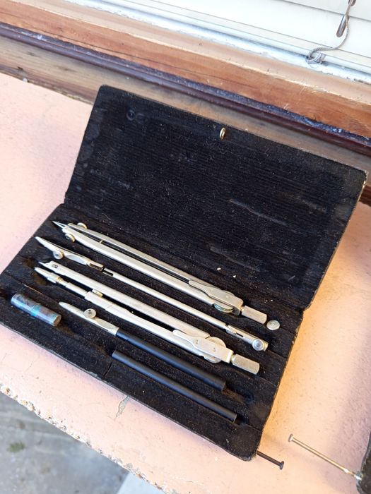 Чертожни инстрименти