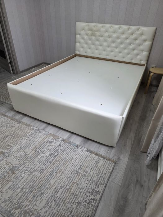 Продам двуспальную кровать