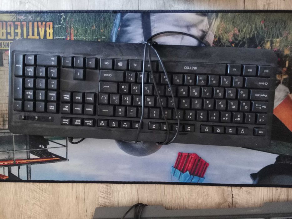 Klaviatura , mishka , kovrik aralash