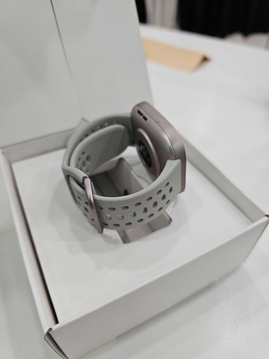 Смарт часовник Amazfit Bip 6, 1.92" – Stone цвят, AMOLED дисплей