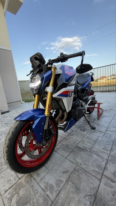 BMW F900R.