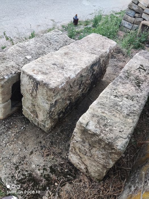 Каменни корита дялан камък