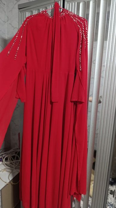 Kõylak gatove vecherni  holati yangi rangi qizil  kiyilmagan umuman