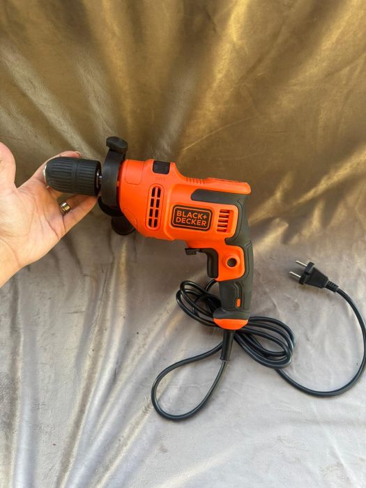 Masina de gaurit Black+Decker BEH200 cu percutie 500W   Noua