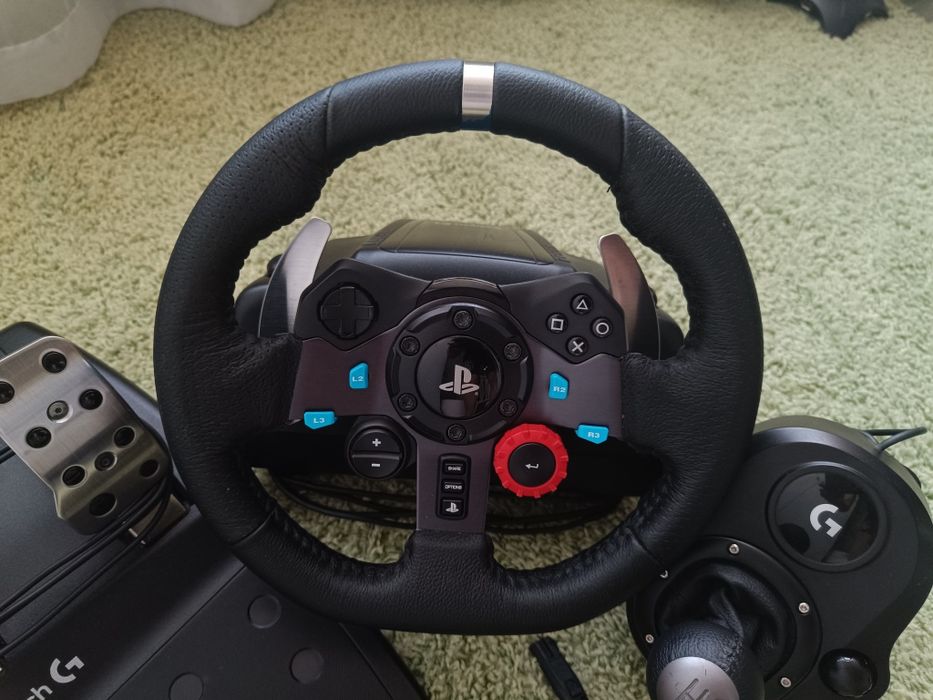 Logitech G29 със скоростен лост