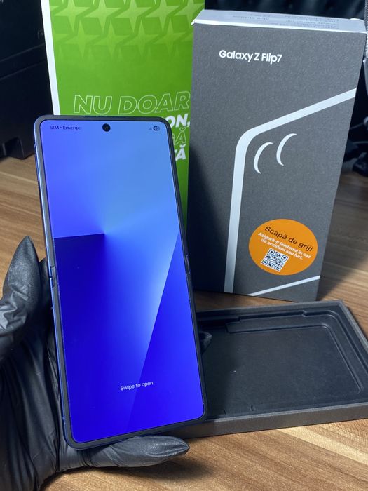 Samsung Galaxy Z Flip7 • 256 GB • Blue Shadow
