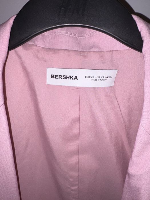 Къс блейзър на Bershka