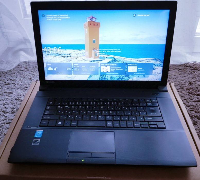 Laptop Toshiba, SSD, 4GB ram, win 10 pro