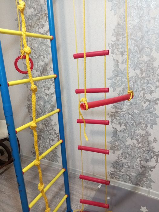 Детская спортивная стенка