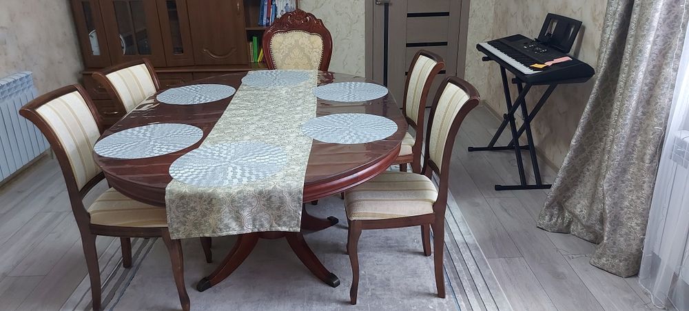 Продам стол и 4 стула